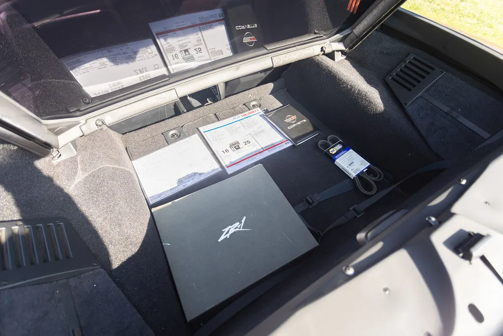 1990 Chevrolet Corvette ZR-1, photo 12 of 17
