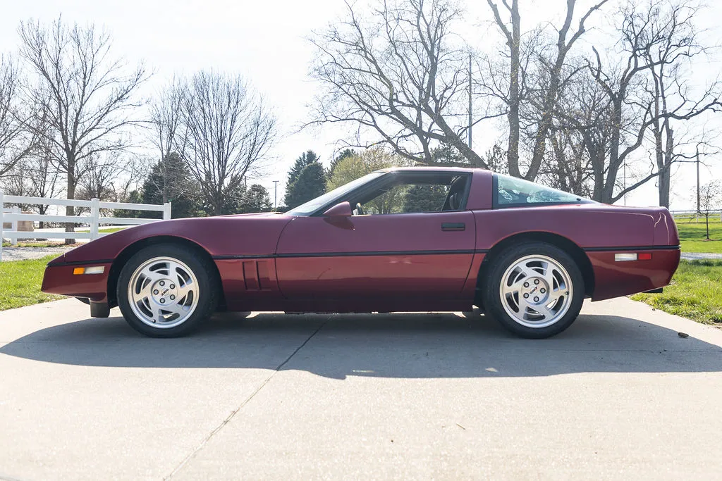 1990 Chevrolet Corvette ZR-1, photo 2 of 17