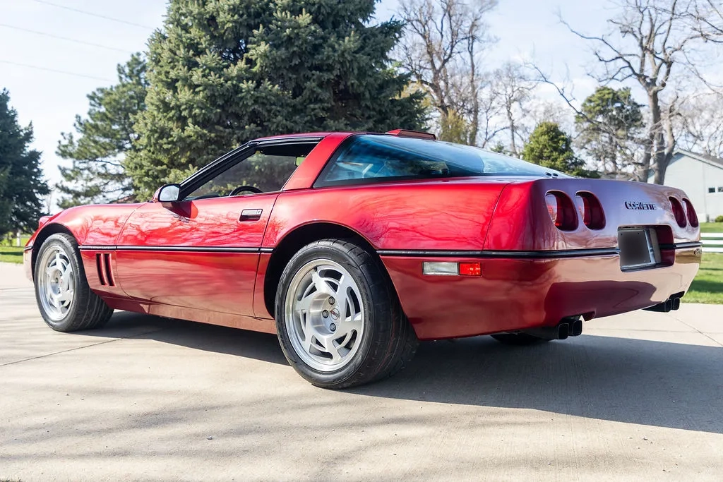 1990 Chevrolet Corvette ZR-1, photo 3 of 17