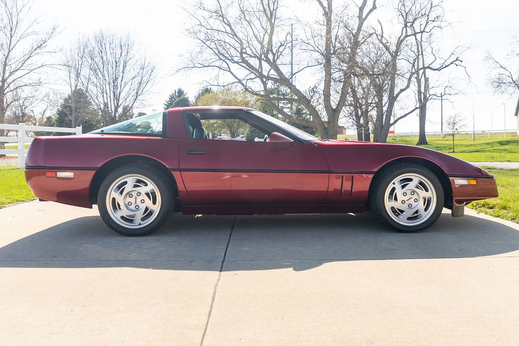 1990 Chevrolet Corvette ZR-1, photo 6 of 17