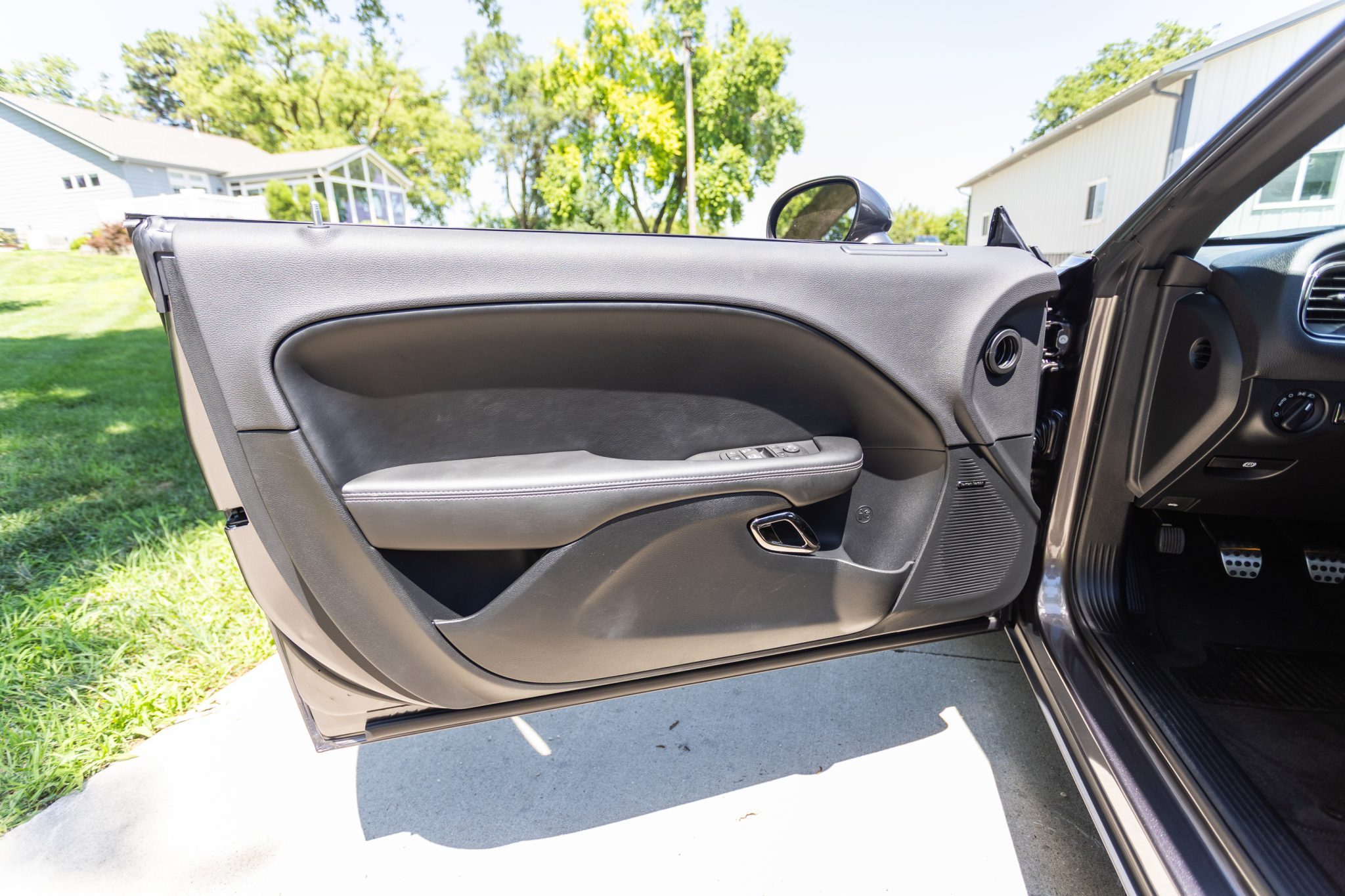 2016 Dodge Challenger SRT, photo 13 of 17