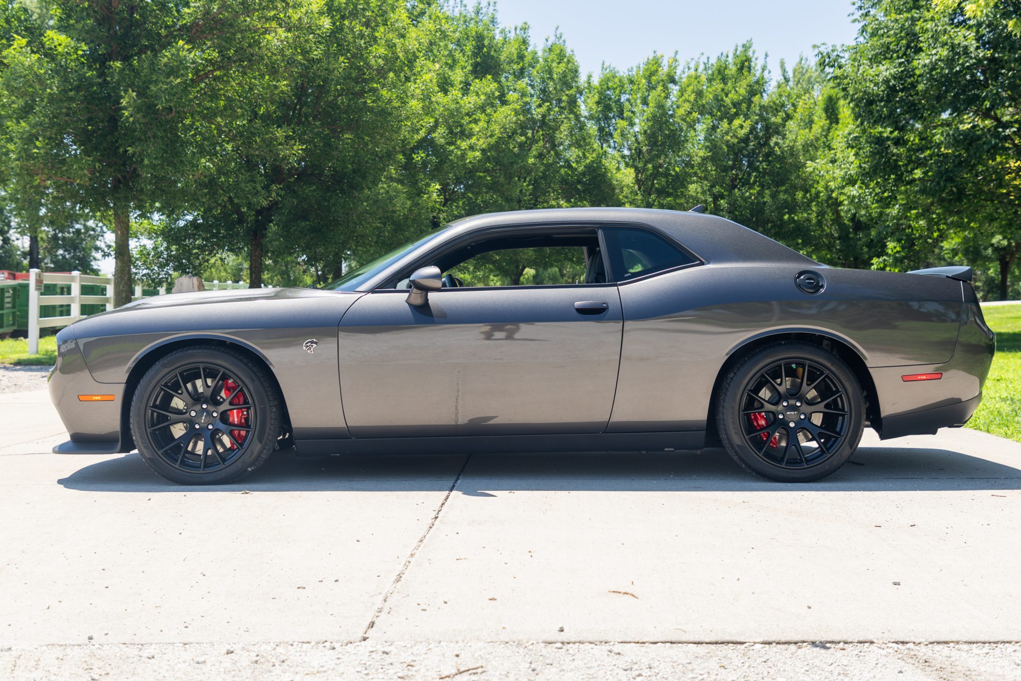 2016 Dodge Challenger SRT, photo 2 of 17