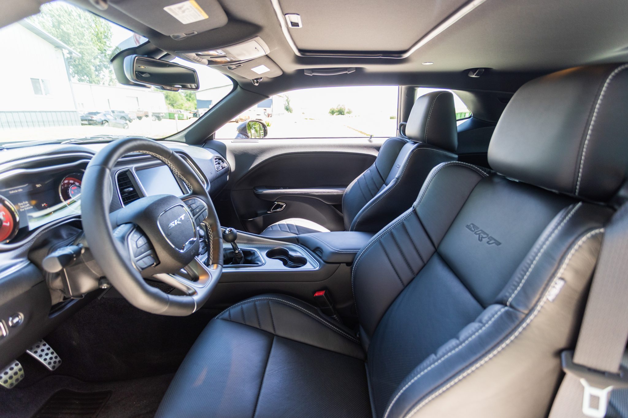 2016 Dodge Challenger SRT, photo 9 of 17